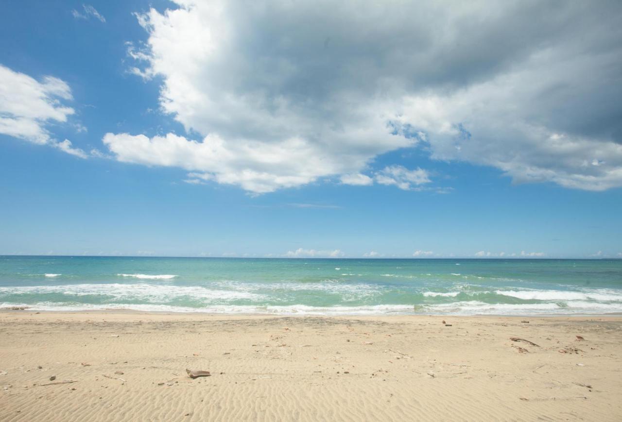Beachfront Apt On Aguada-5Min From Rincon Exterior photo